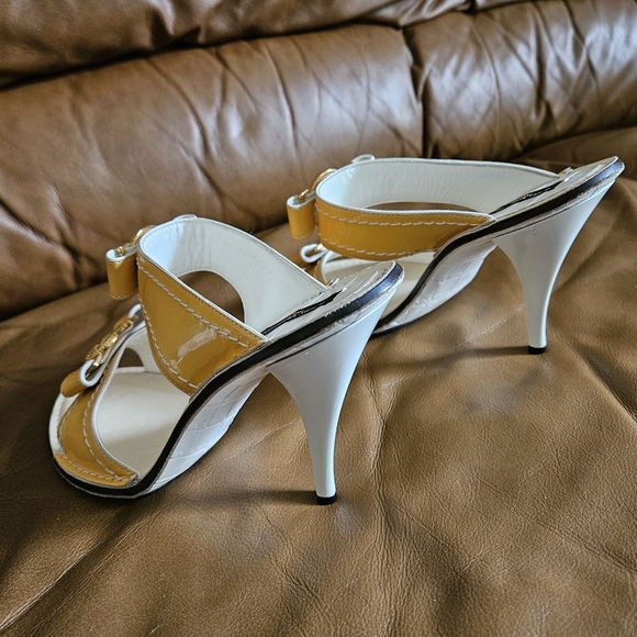 Women's Louis Vuitton Yellow Leather Metallic Gold High-End Sandals Size 6 US - Picture 9 of 16